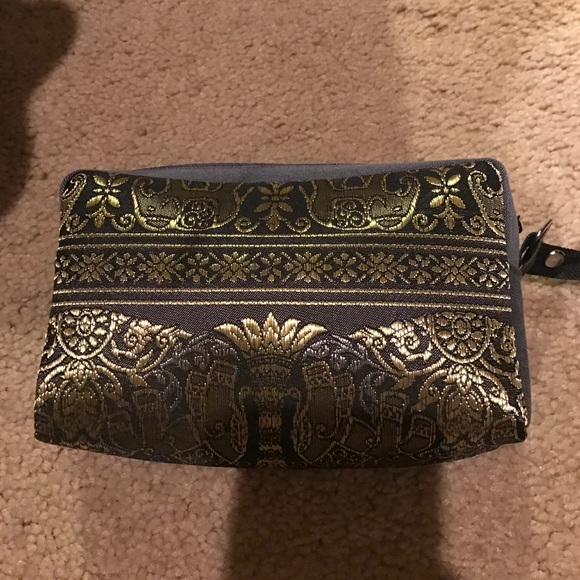Brand new wristlet/makeup pouch - Picture 1 of 5